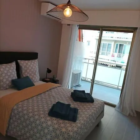Appartement Emplacement De Premier Ordre En Bas Des Plages Et Des Commerces Juan-les-Pins