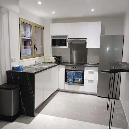 Emplacement De Premier Ordre En Bas Des Plages Et Des Commerces Juan-les-Pins