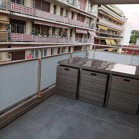 Emplacement De Premier Ordre En Bas Des Plages Et Des Commerces Apartamento *